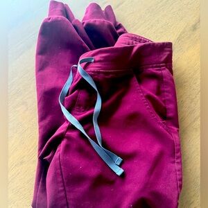 Figs Zamora joggers, burgundy, NOT high waisted, size XSP.